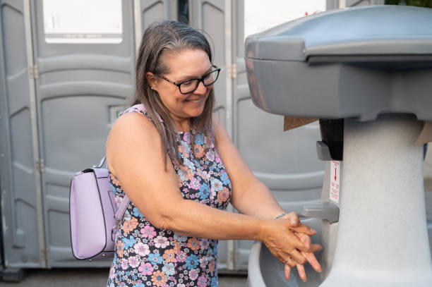 Best Portable bathroom rental  in Willmar, MN